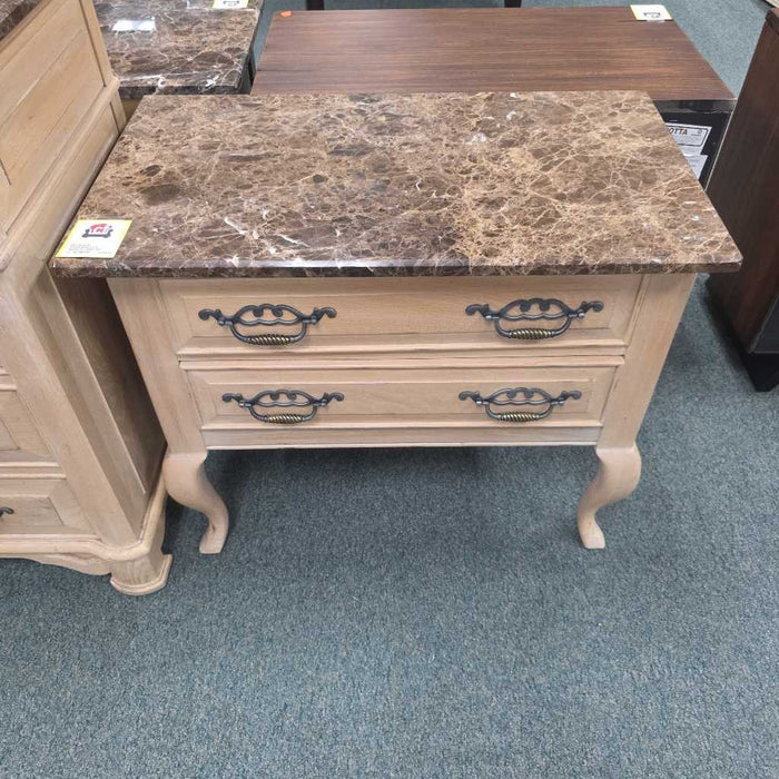 THOMASVILLE NIGHTSTAND MI