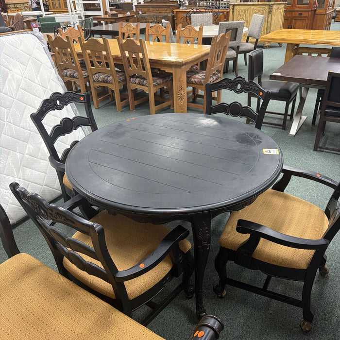 TABLE WITH 4 CHAIRS LSH