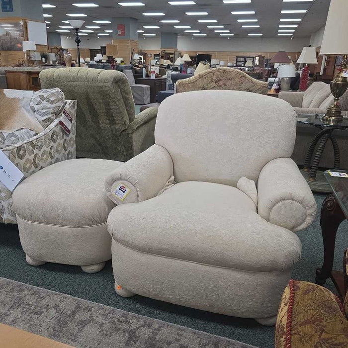 ACCENT CHAIR WITH OTTOMAN BHC