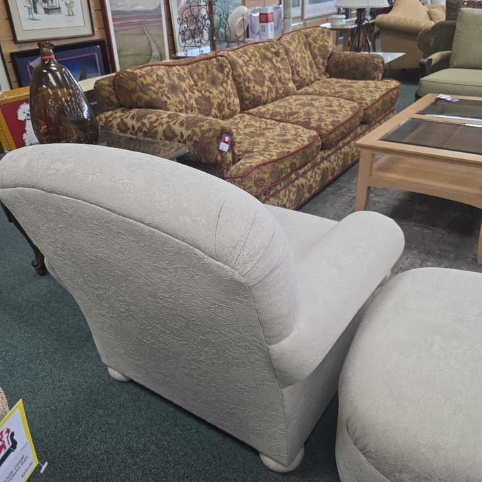 ACCENT CHAIR WITH OTTOMAN BHC