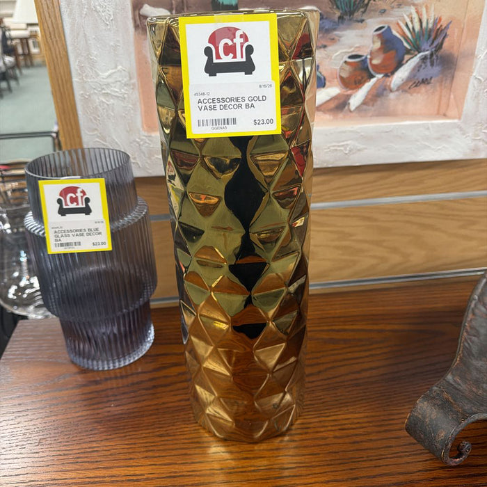 GOLD VASE DECOR