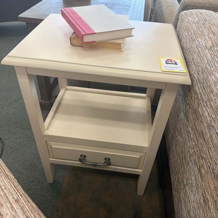 PIER 1 END TABLE KL