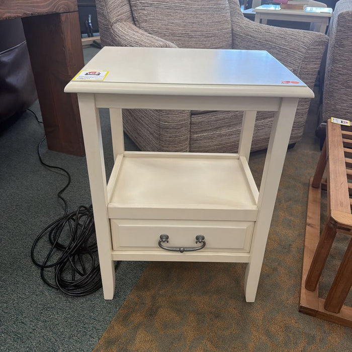 PIER 1 END TABLE KL