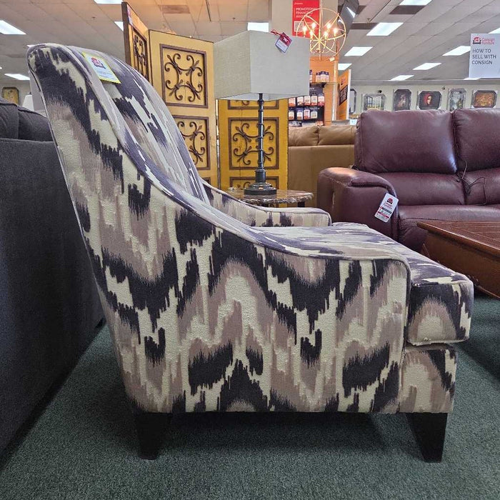 ACCENT CHAIR BAH