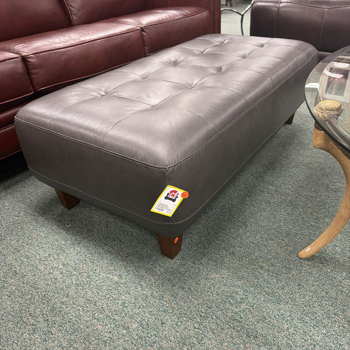 CHATEAU D'AX LEATHER OTTOMAN TM