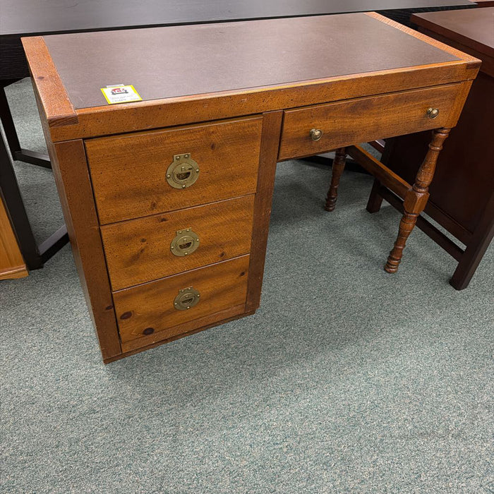 DESK WITH HUTCH BST