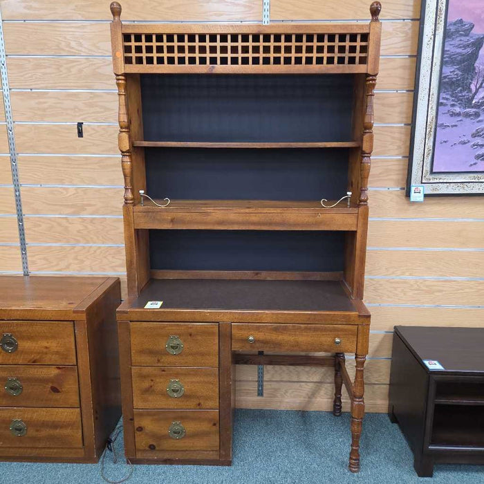 DESK WITH HUTCH BST
