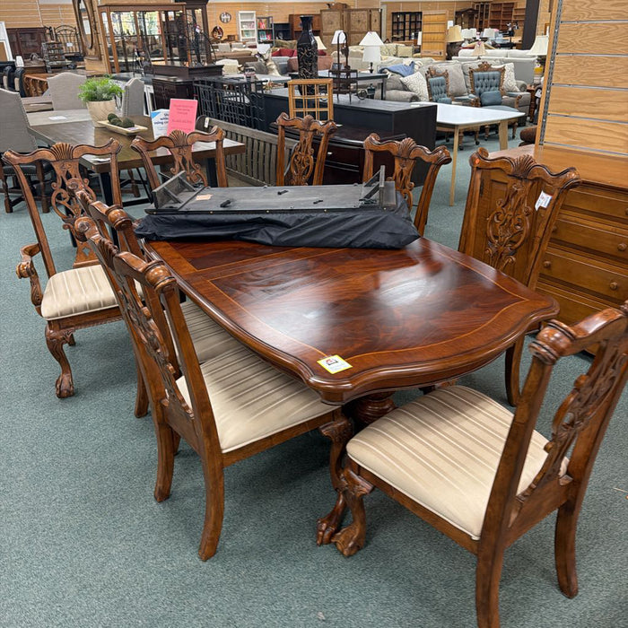 TABLE WITH 2 LEAVES & 8 CHAIRS