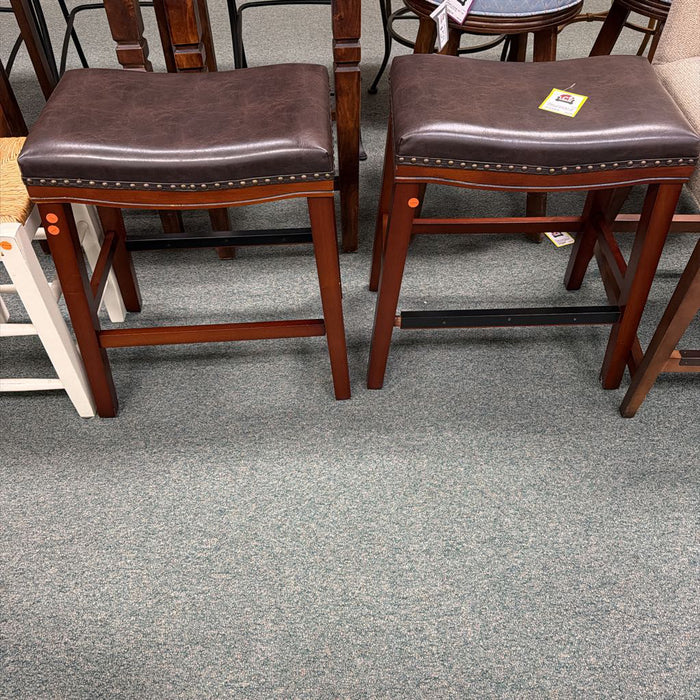 SET OF 2 ROUND STOOLS