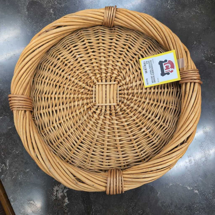 ROUND WOVEN TRAY DECOR