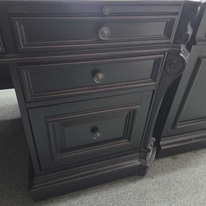 HOOKER EXECUTIVE DESK LSH