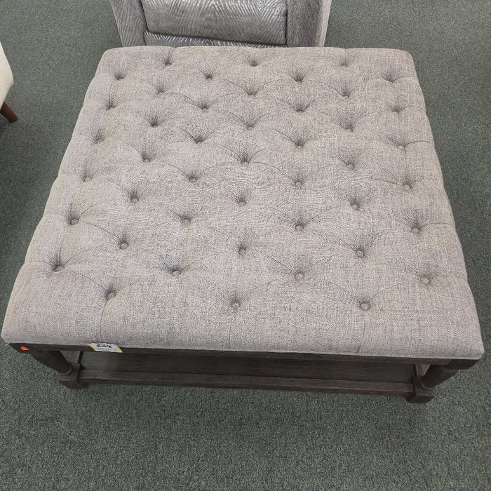 TUFTED OTTOMAN BBM