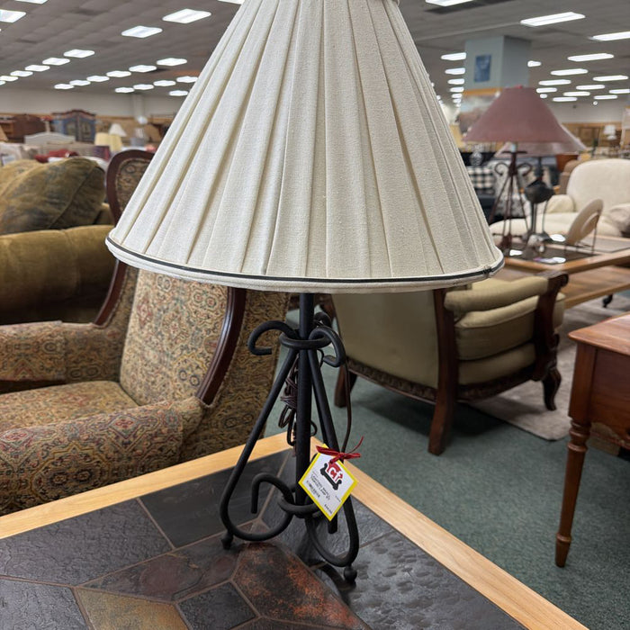 SMALL TRIPOD LAMP BT