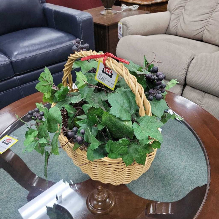 WICKER BASKET WITH GRAPES BA
