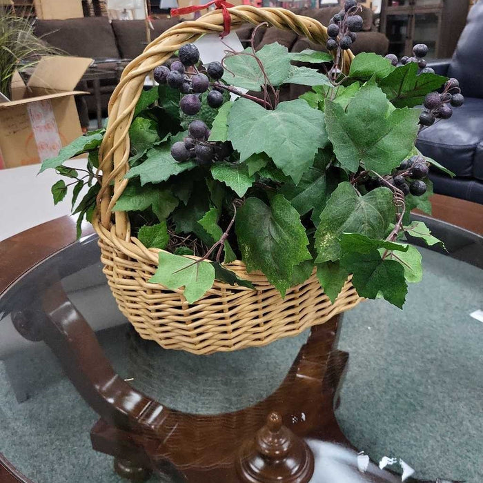 WICKER BASKET WITH GRAPES BA