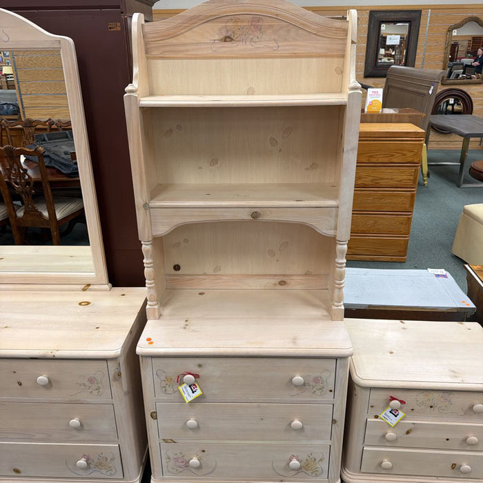 DRESSER WITH HUTCH BHC