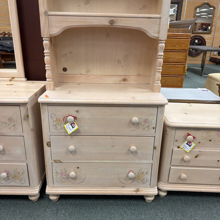 DRESSER WITH HUTCH BHC