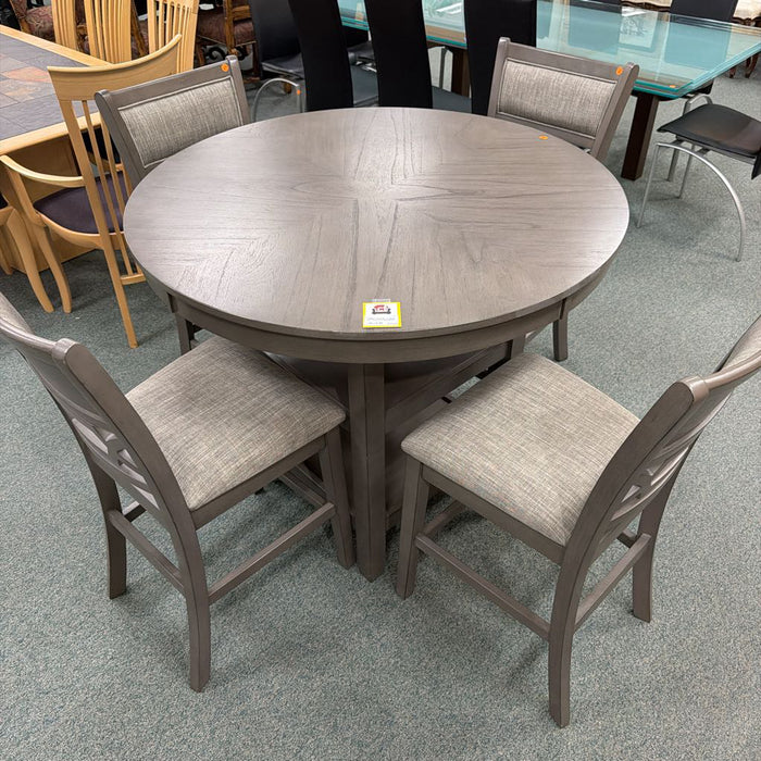 TABLE WITH 4 CHAIRS BTK