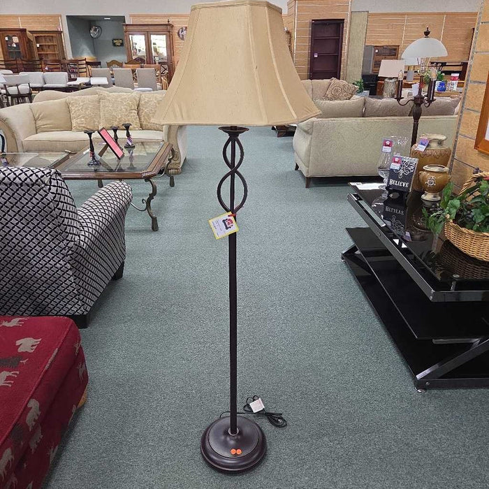 FLOOR LAMP AT