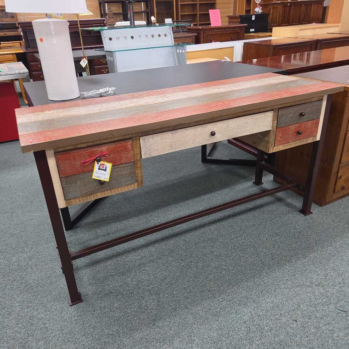 DESK LLB