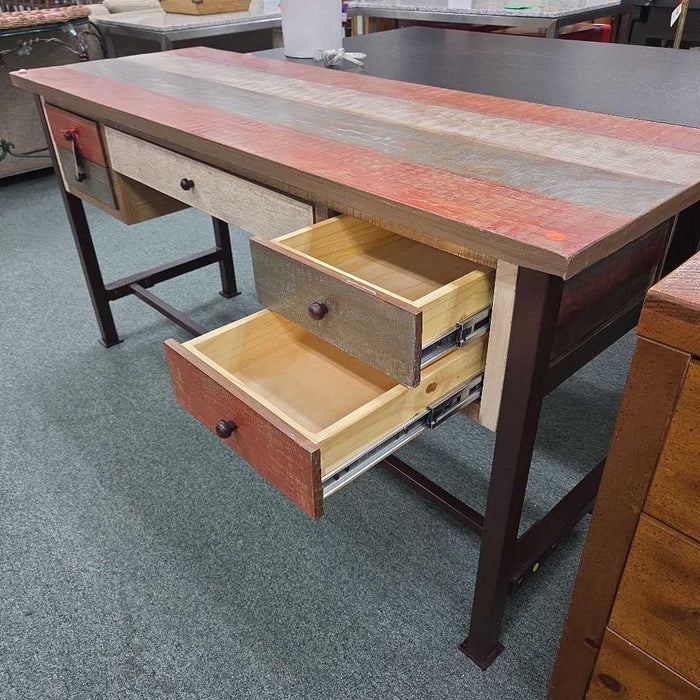 DESK LLB