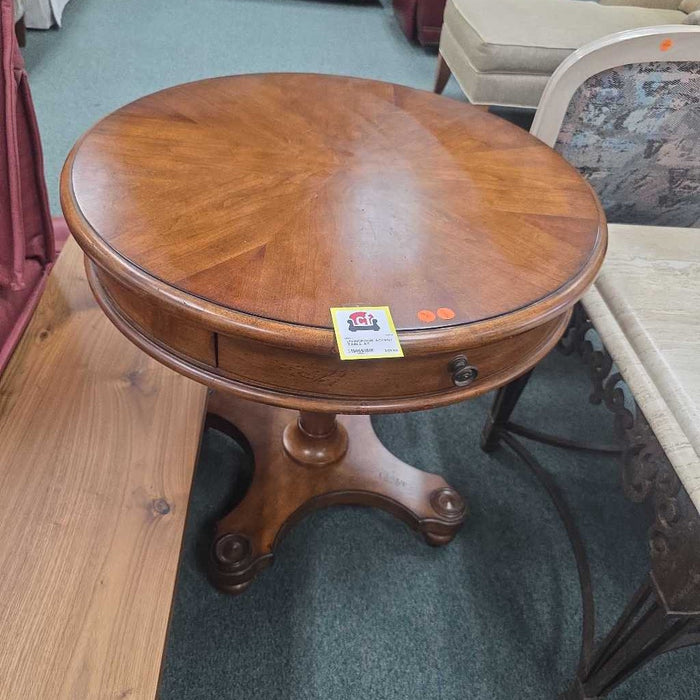 ACCENT TABLE AT
