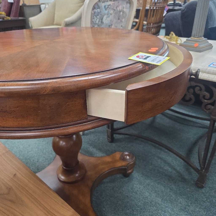ACCENT TABLE AT