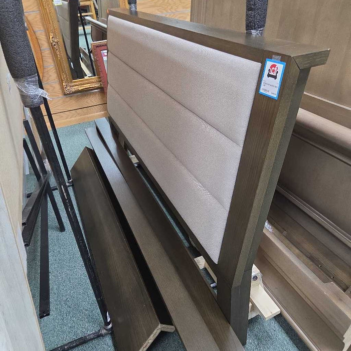 QUEEN BED LSH