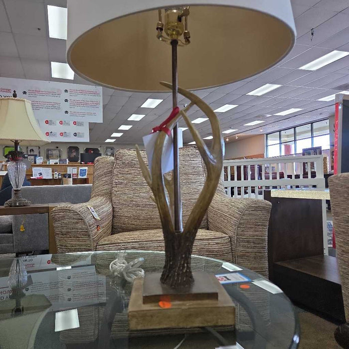 ANTLER LAMP AT