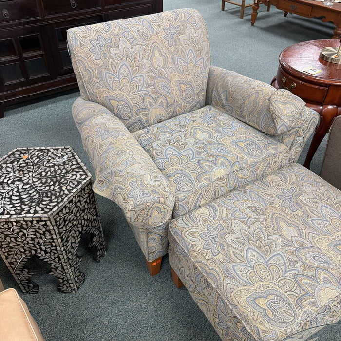 GREEN CHAIR WITH OTTOMAN LLM