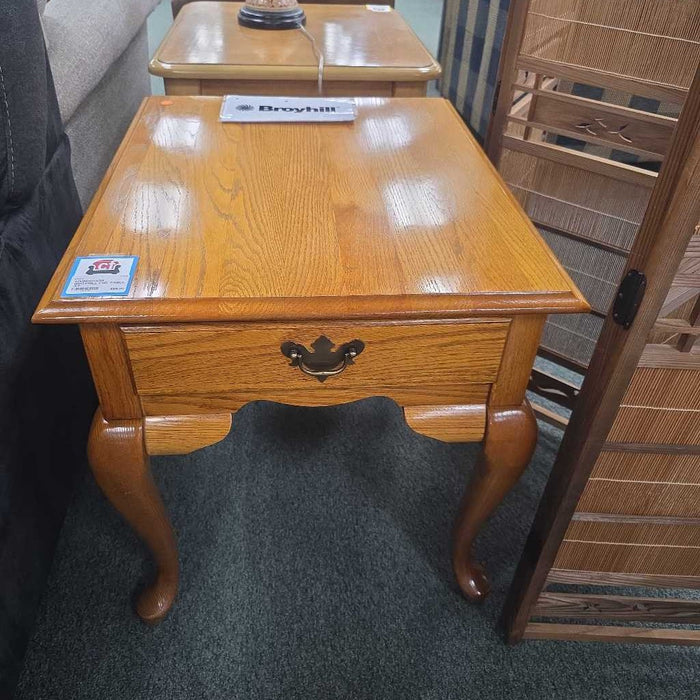 BROYHILL END TABLE AT
