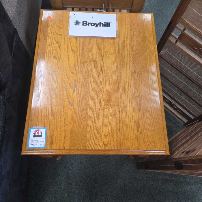BROYHILL END TABLE AT