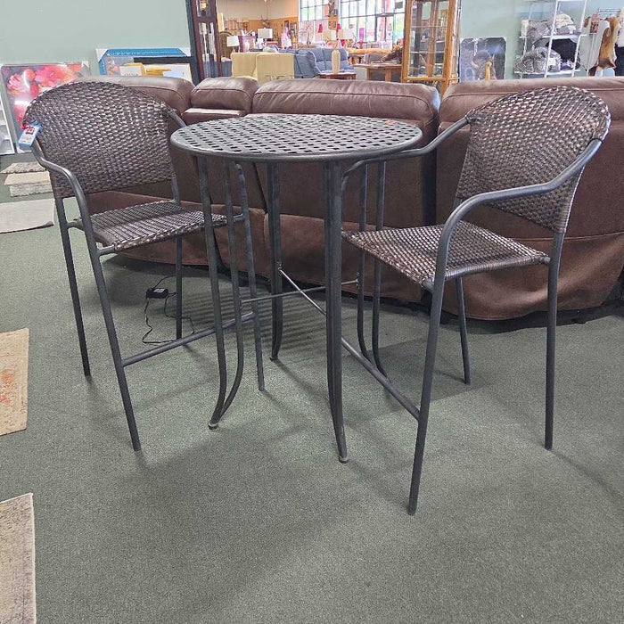 PATIO TABLE WITH 2 CHAIRS MI