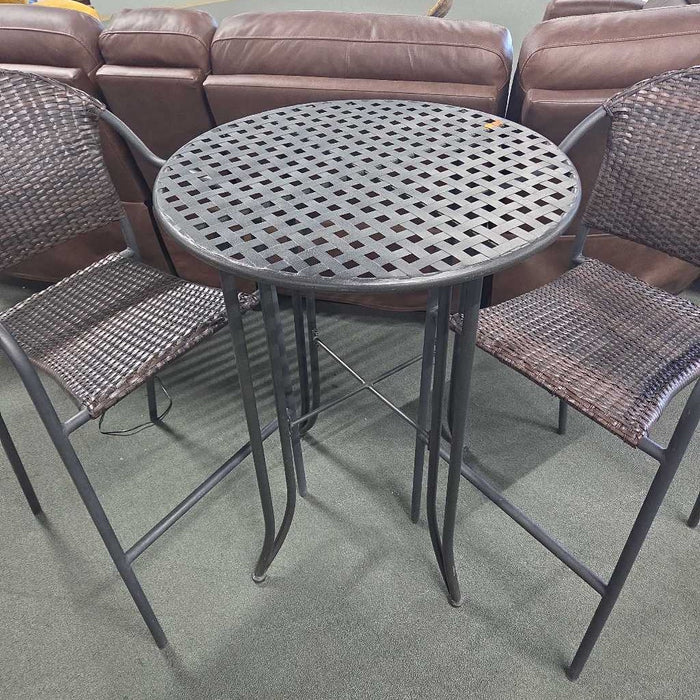 PATIO TABLE WITH 2 CHAIRS MI