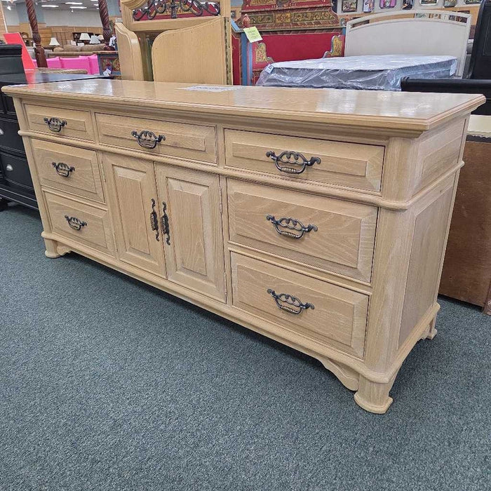 THOMASVILLE DRESSER WITH MIRROR BAH