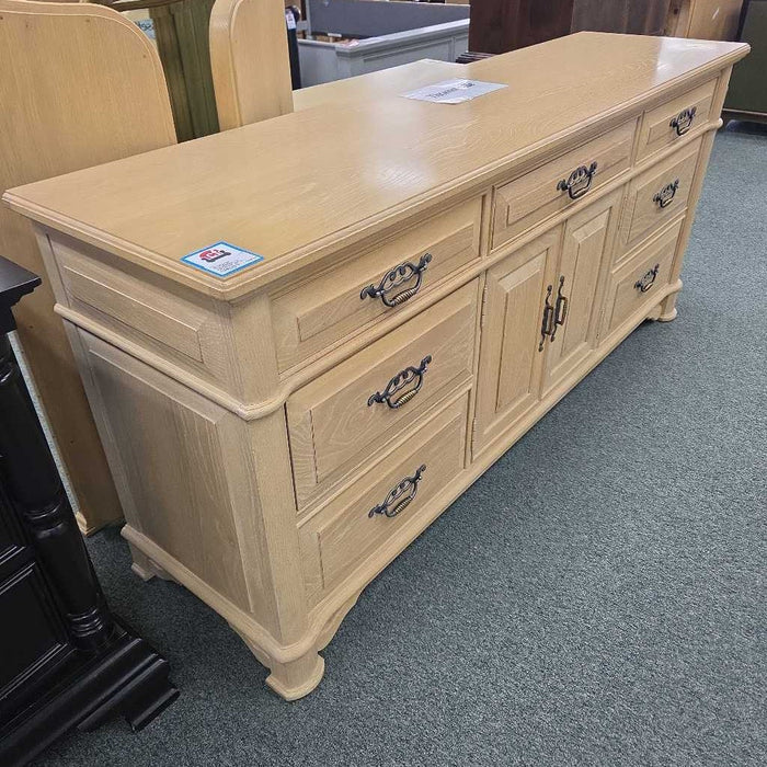 THOMASVILLE DRESSER WITH MIRROR BAH
