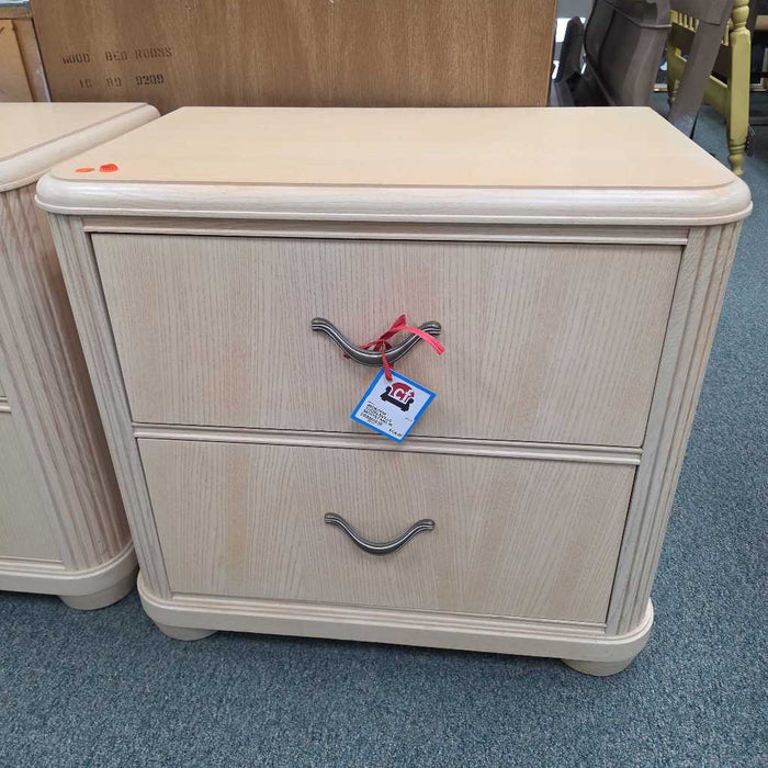 THOMASVILLE NIGHTSTAND MI