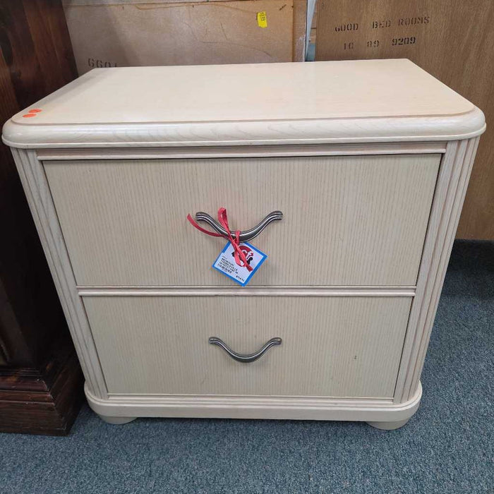THOMASVILLE NIGHTSTAND MI