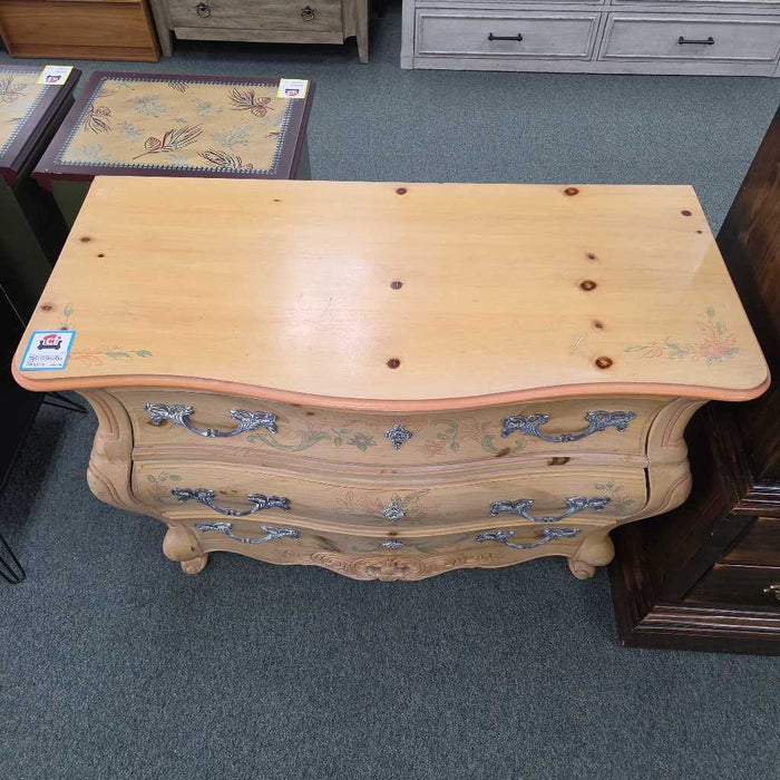 PULASKI CHEST OF DRAWERS LLM
