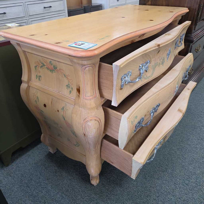PULASKI CHEST OF DRAWERS LLM