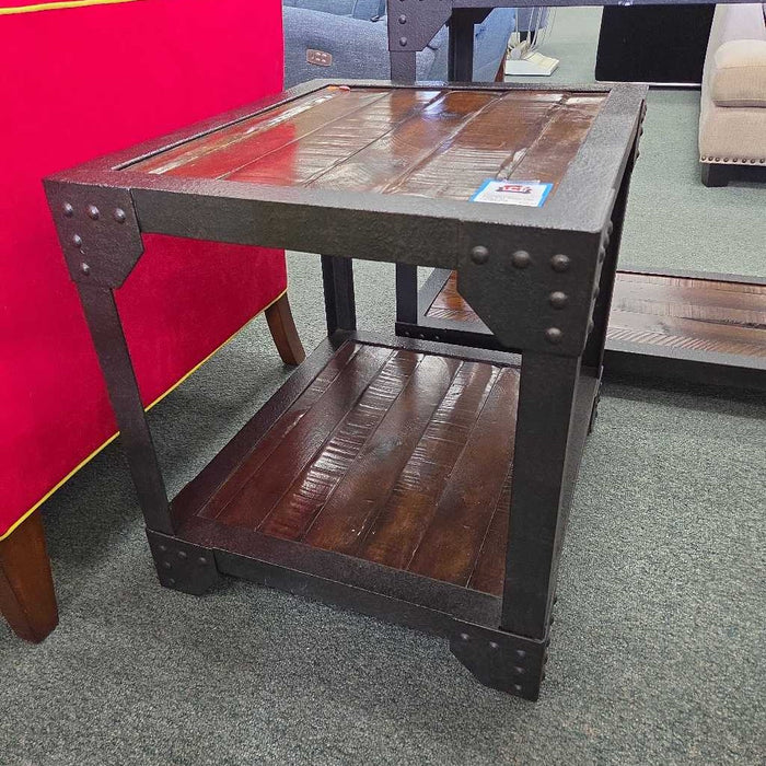 POTTERY BARN END TABLE MI