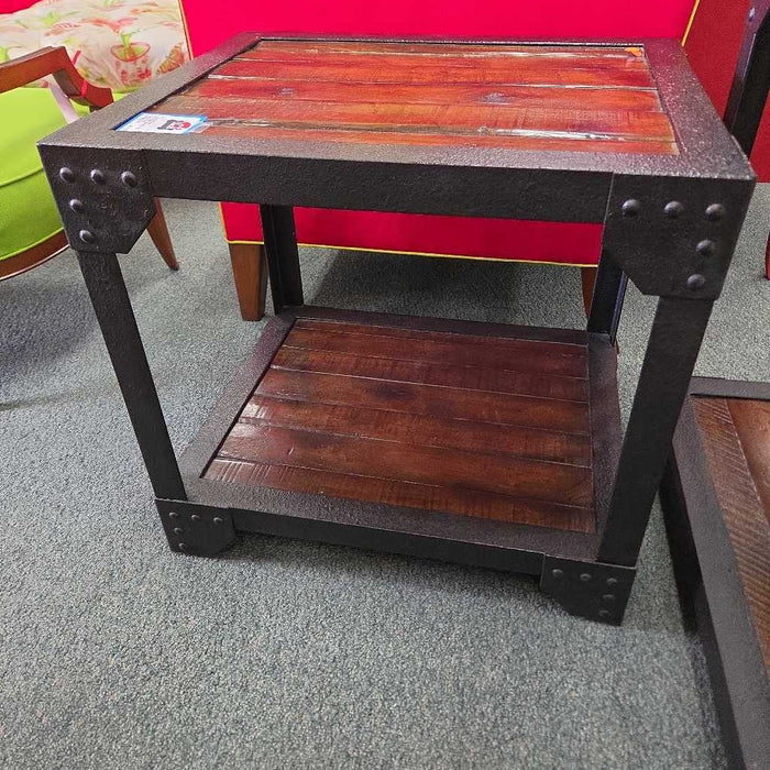 POTTERY BARN END TABLE MI