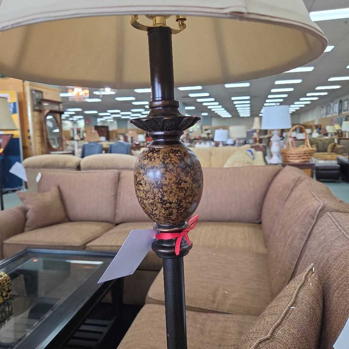 FLOOR LAMP AT