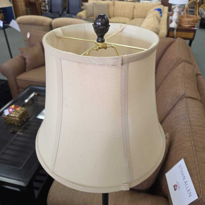 FLOOR LAMP AT