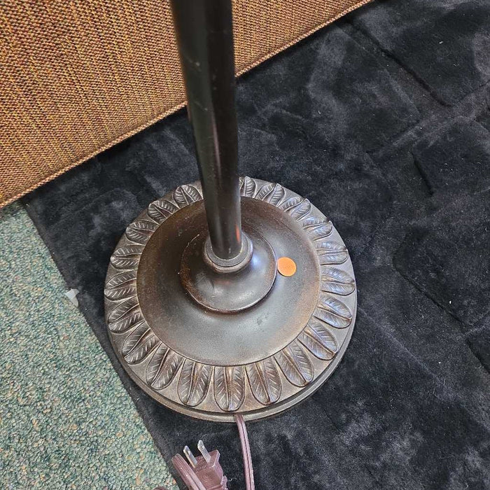 FLOOR LAMP AT