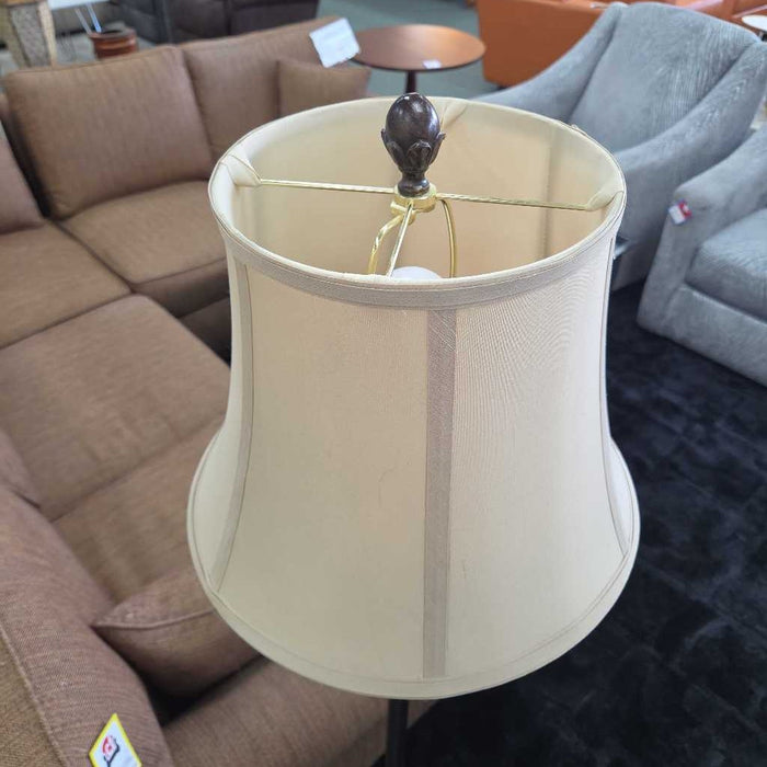 FLOOR LAMP AT