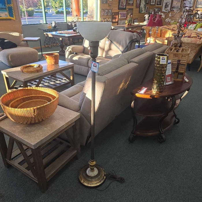 FLOOR LAMP AT
