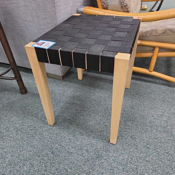 WOVEN END TABLE BT