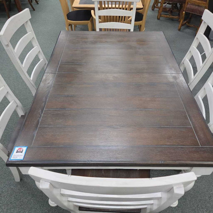 TABLE WITH 6 CHAIRS AND 1 LEAF SKH