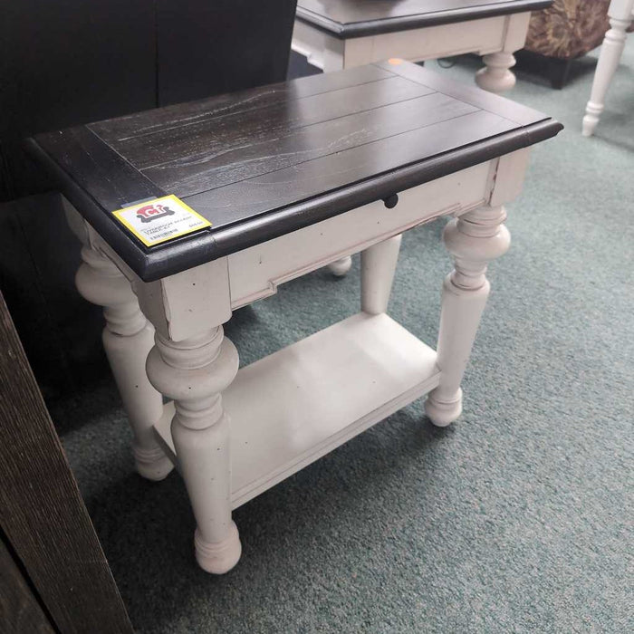 ACCENT TABLE AT
